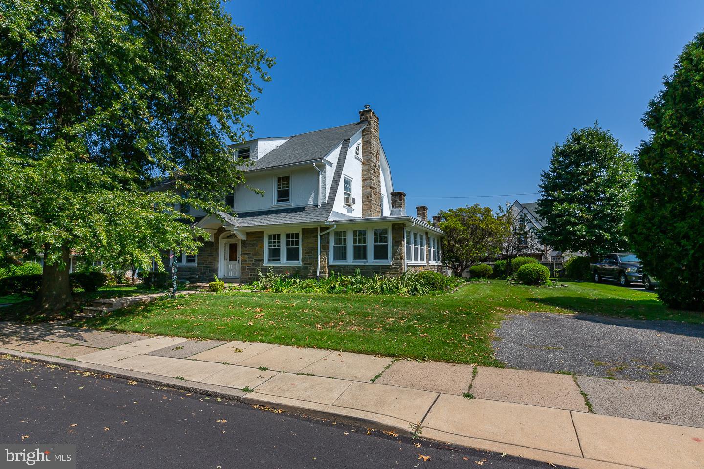 Photo 41 of 45 of 453 Hampshire Rd house