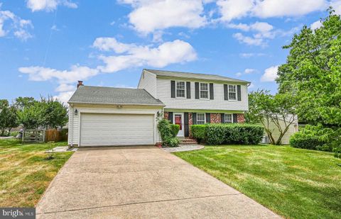 Single Family Residence in Falls Church VA 7630 Trail Run ROAD.jpg