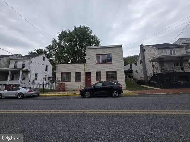 32 E Bacon Street
