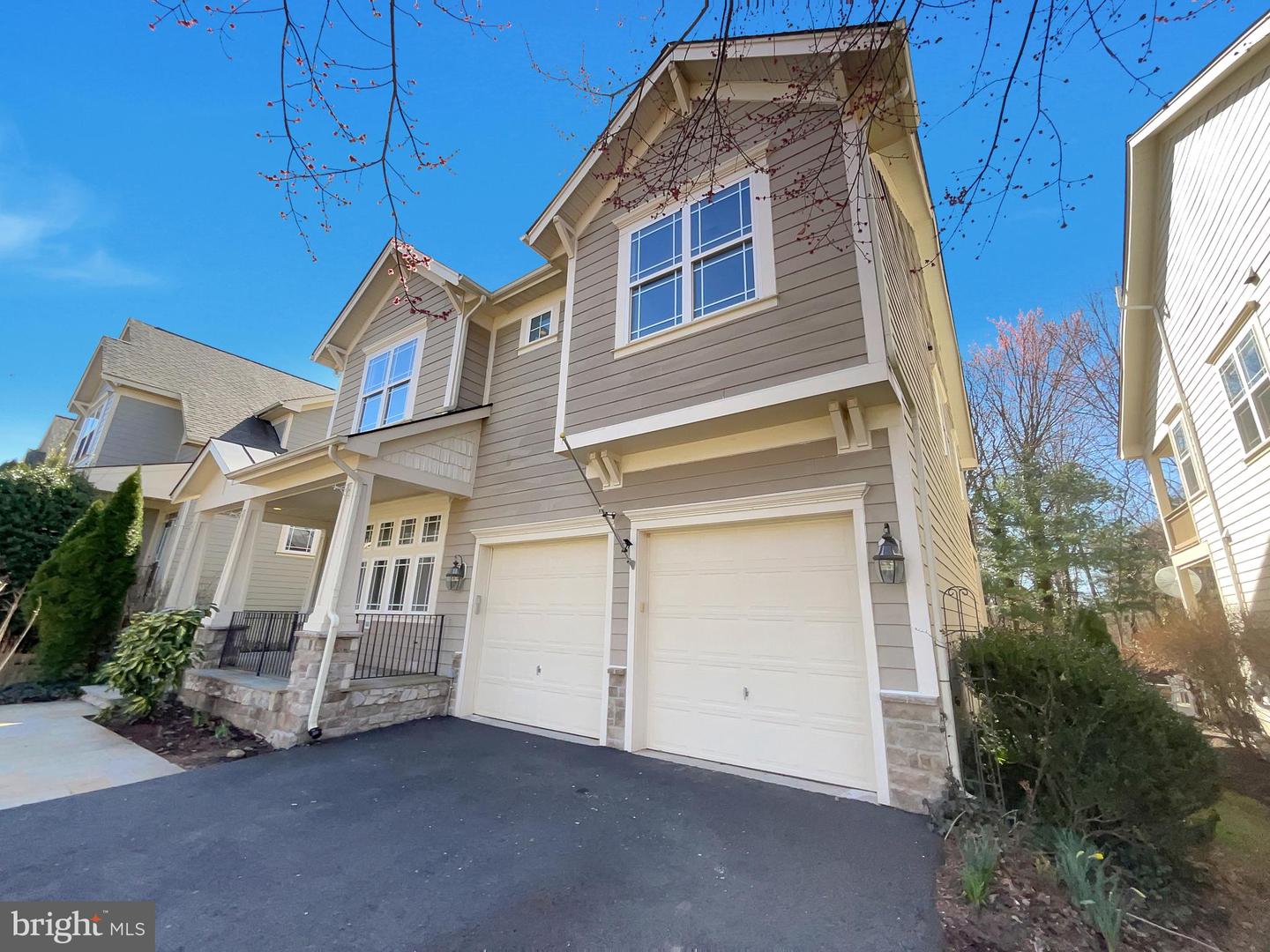276 Ariel Dr NE