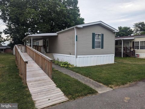 Manufactured Home in Lancaster PA 105 Madge DRIVE.jpg