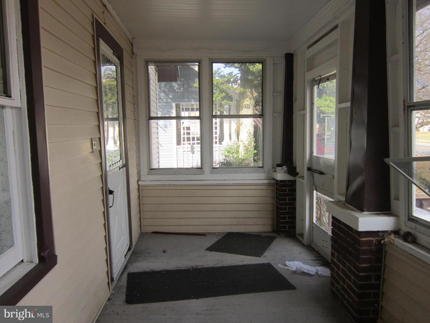 Photo 3 of 18 of 76 S Valley Ave #12 house