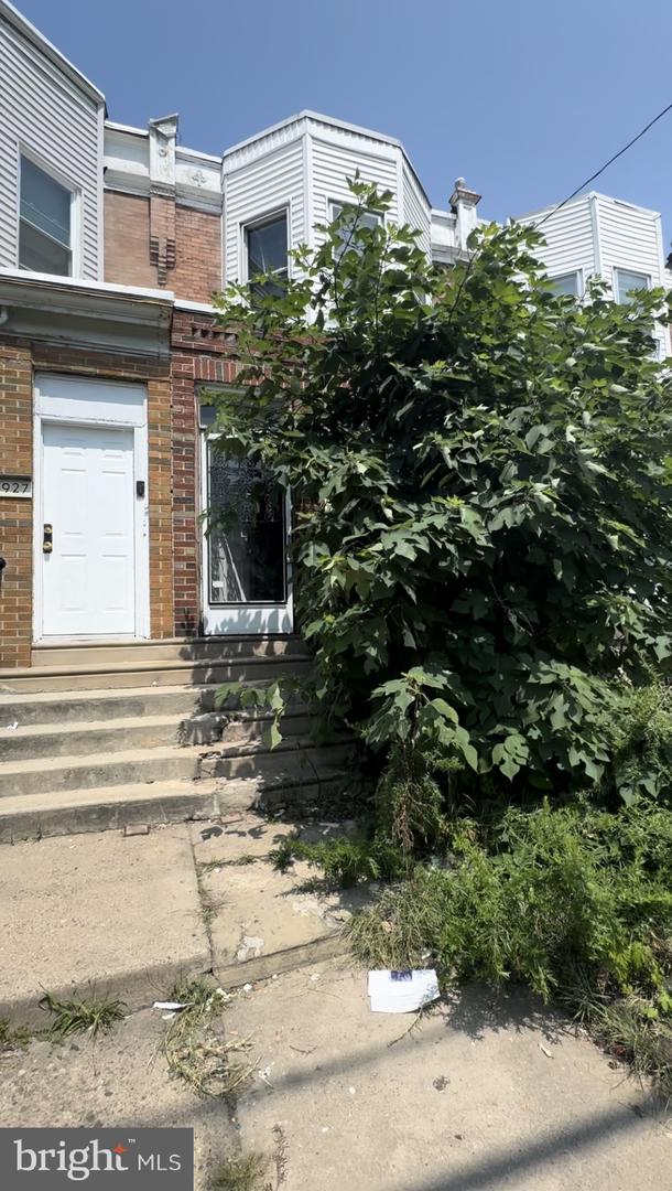 View Philadelphia, PA 19142 townhome
