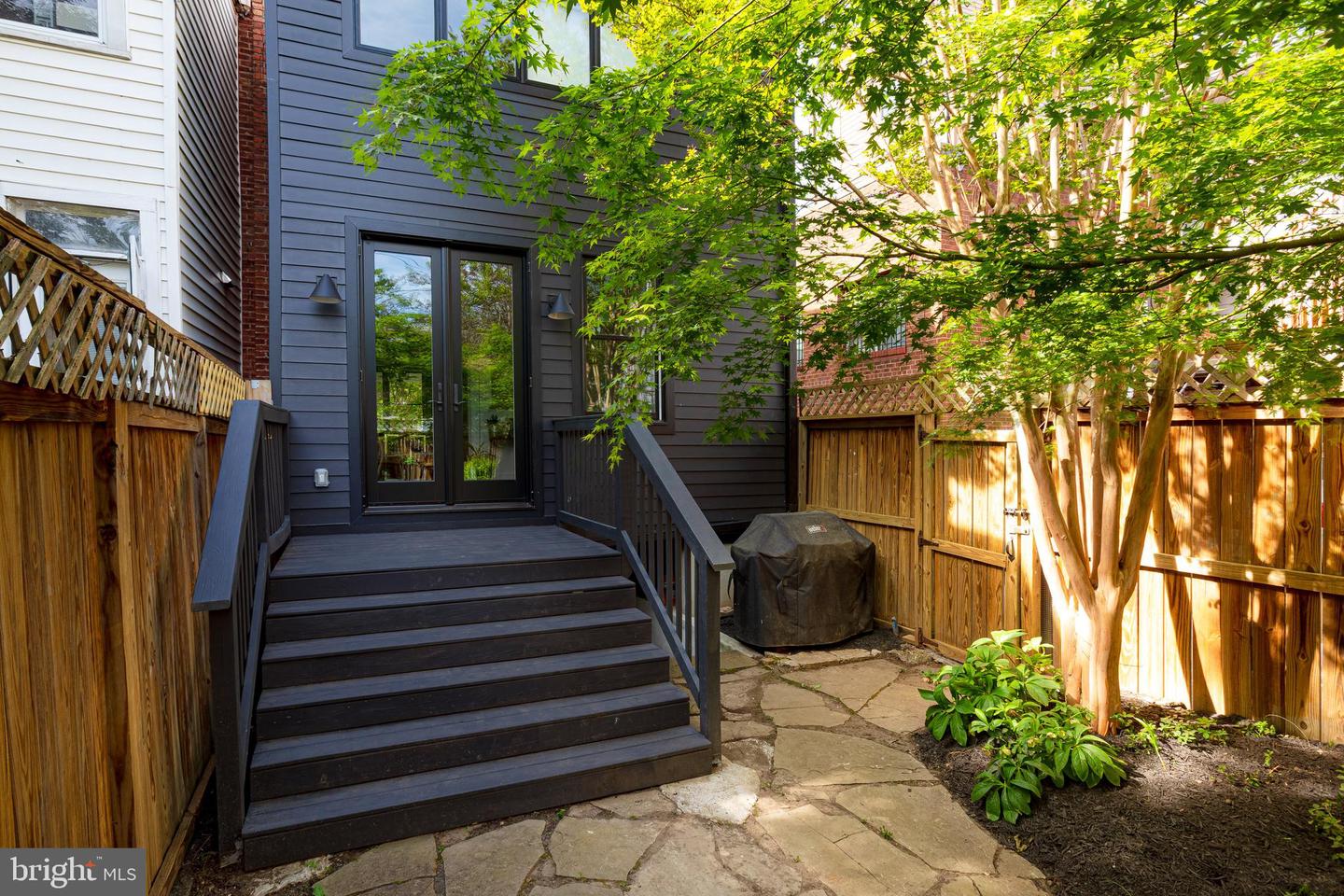 Photo 18 of 40 of 651 Irving St NW townhome