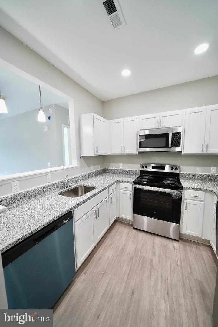 Photo 5 of 24 of 30609 Cedar Neck #3211 condo