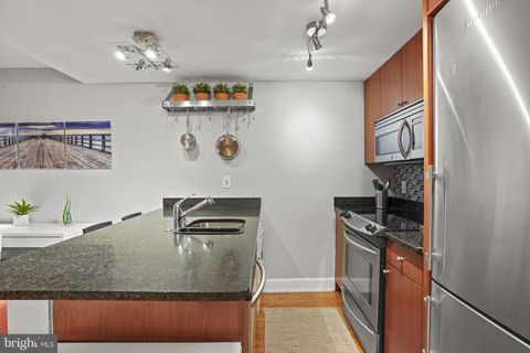 Condominium in Washington DC 1121 24th STREET 3.jpg