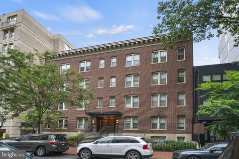 Condominium in Washington DC 1121 24th STREET 1.jpg