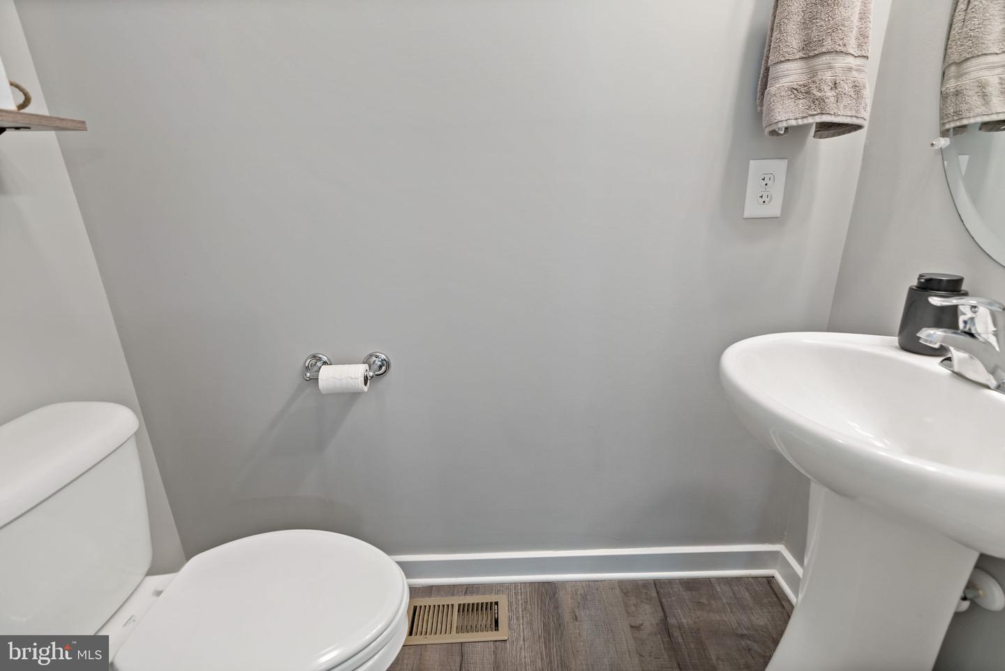 Photo 31 of 51 of 116 Carnes Way townhome