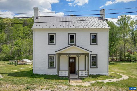 Single Family Residence in Troutville VA 102 Darby Rd Rd.jpg