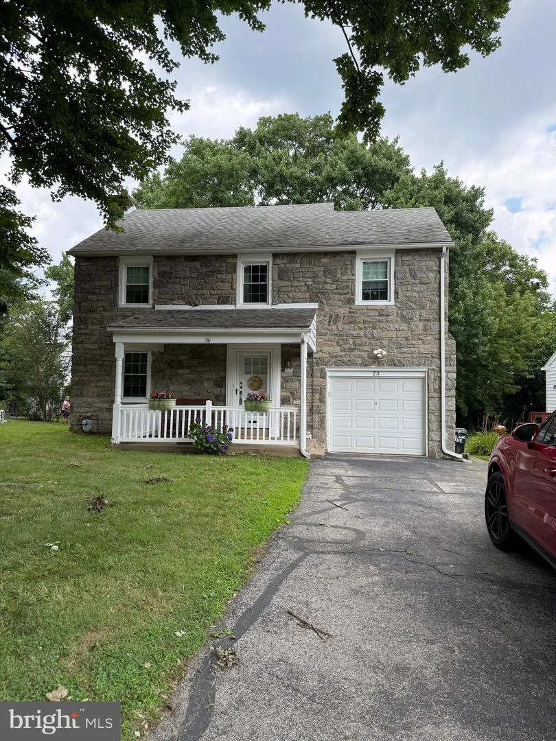 23 W Woodland Avenue
