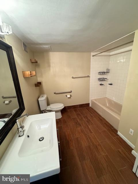 Photo 8 of 16 of 10807 Valley Forge Cir #807 condo