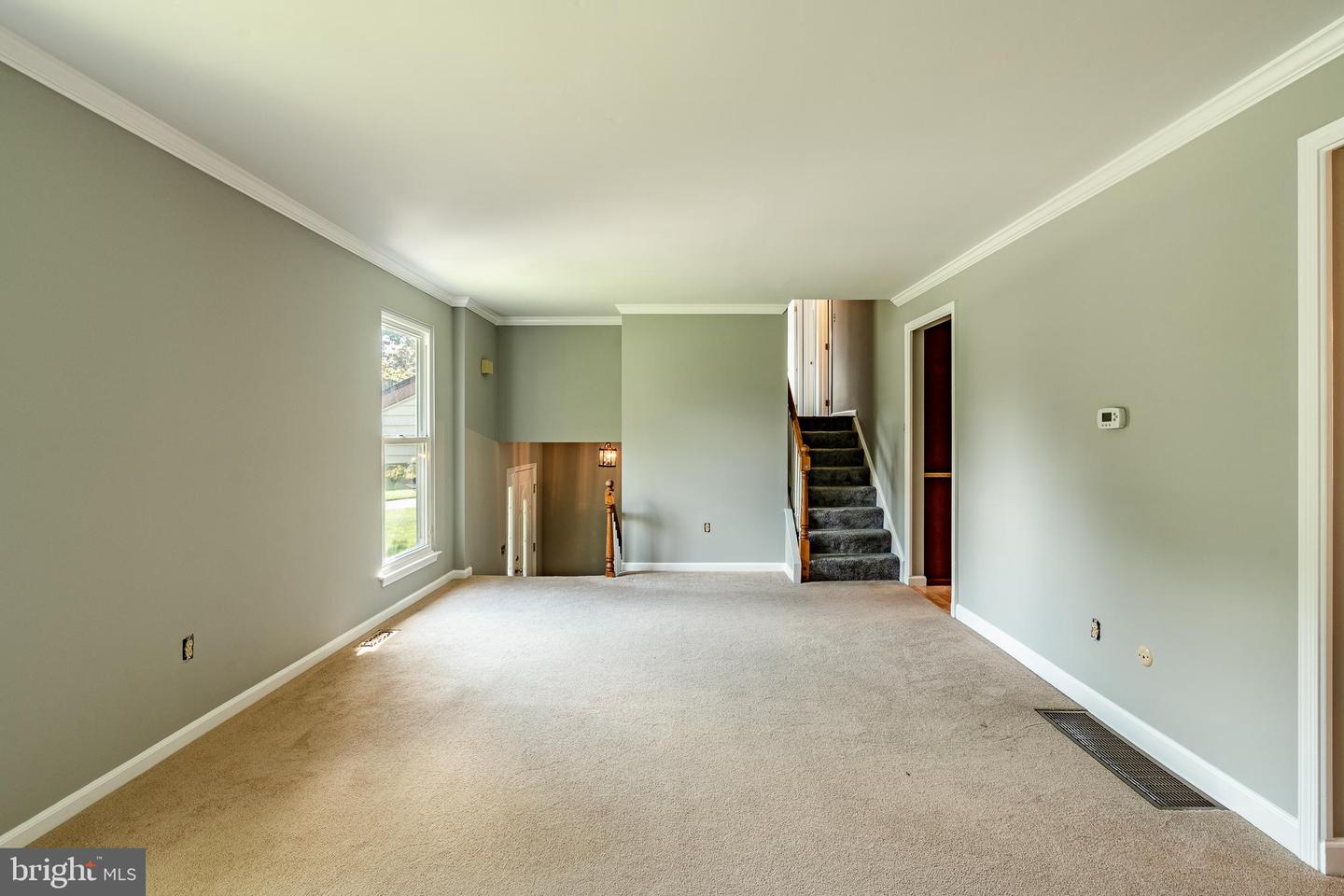 Photo 9 of 46 of 6 Alicia Cir house