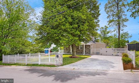 Single Family Residence in Falls Church VA 7213 Tyler AVENUE.jpg