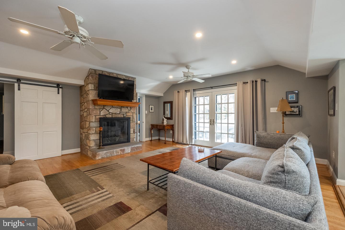 Photo 5 of 28 of 48 Delmont Rd house