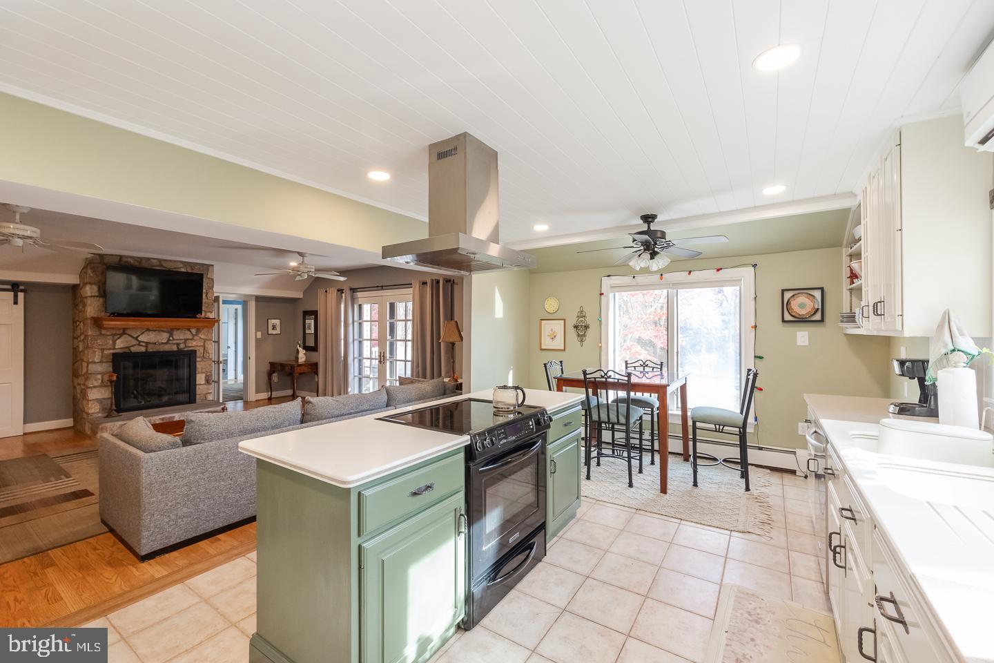 Photo 3 of 28 of 48 Delmont Rd house
