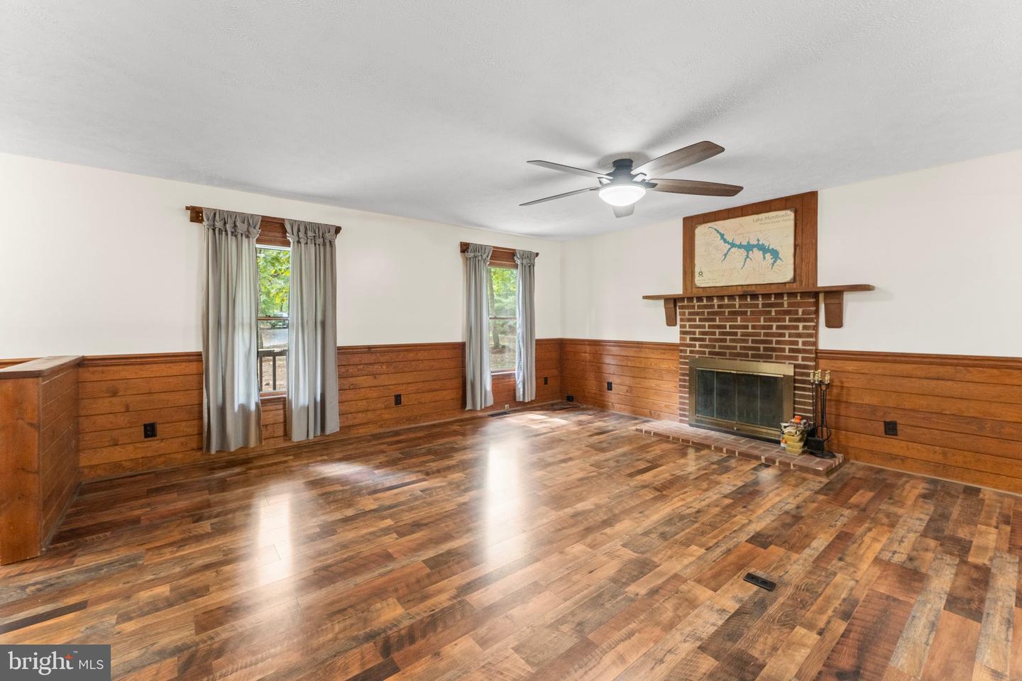 Photo 6 of 32 of 13 Nahor Dr house