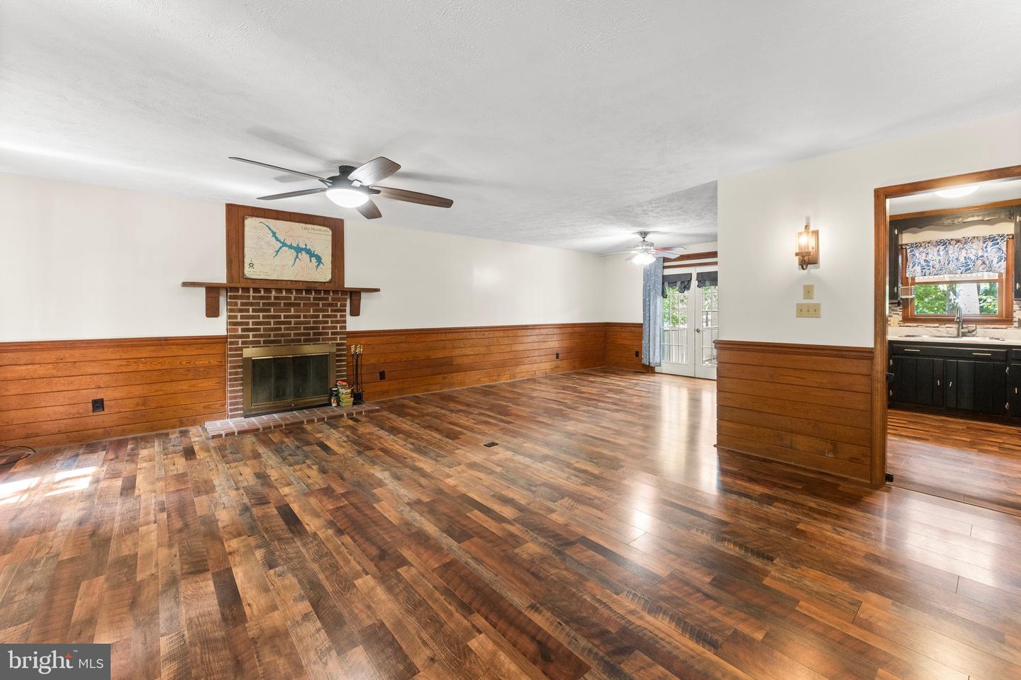Photo 4 of 32 of 13 Nahor Dr house