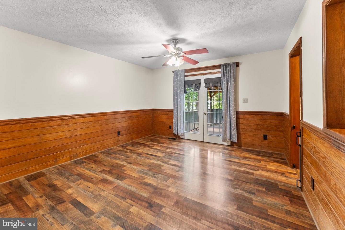 Photo 7 of 32 of 13 Nahor Dr house