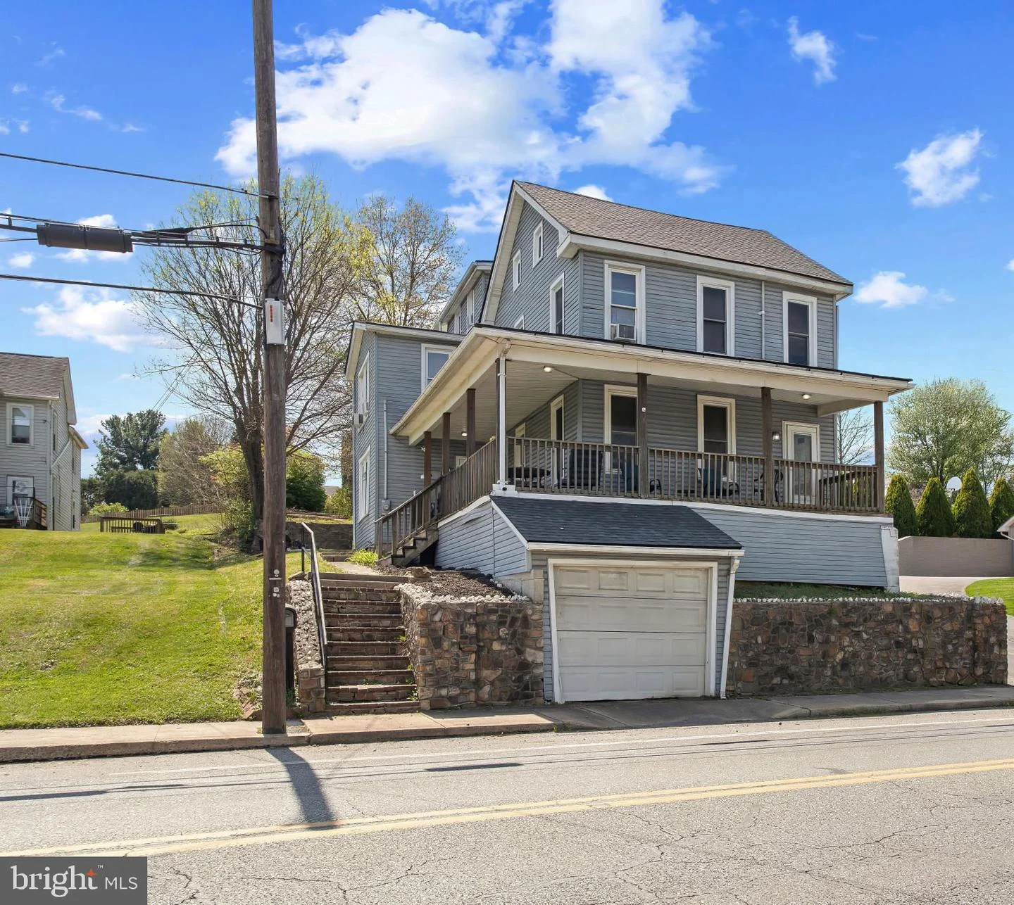 702 W Main Street St