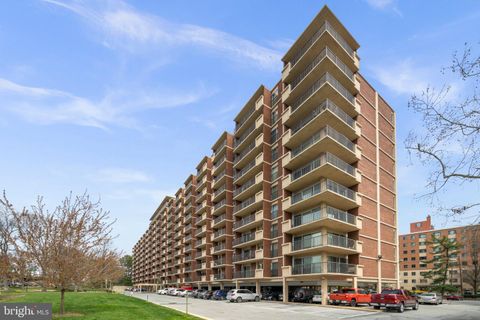 Condominium in Arlington VA 1300 Army Navy DRIVE.jpg