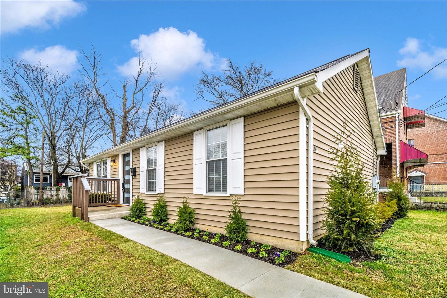 1015 48th Place NE