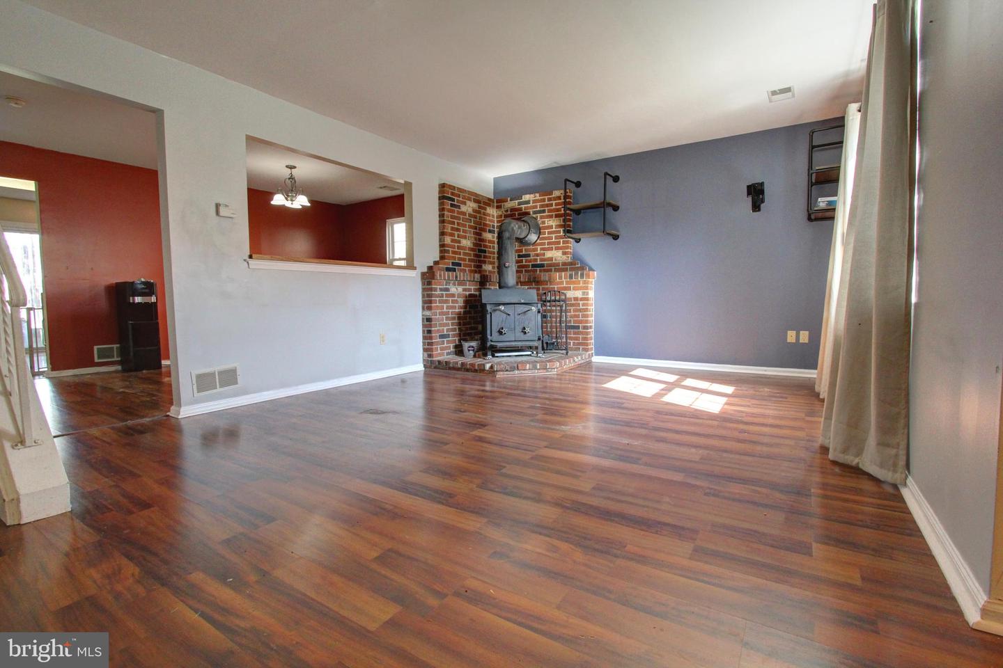 Photo 4 of 21 of 27 Braithwaite Ln multi-family property