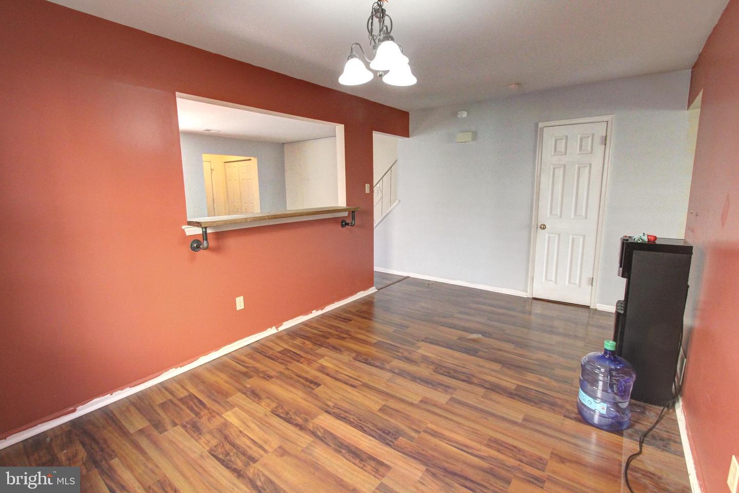 Photo 8 of 21 of 27 Braithwaite Ln multi-family property