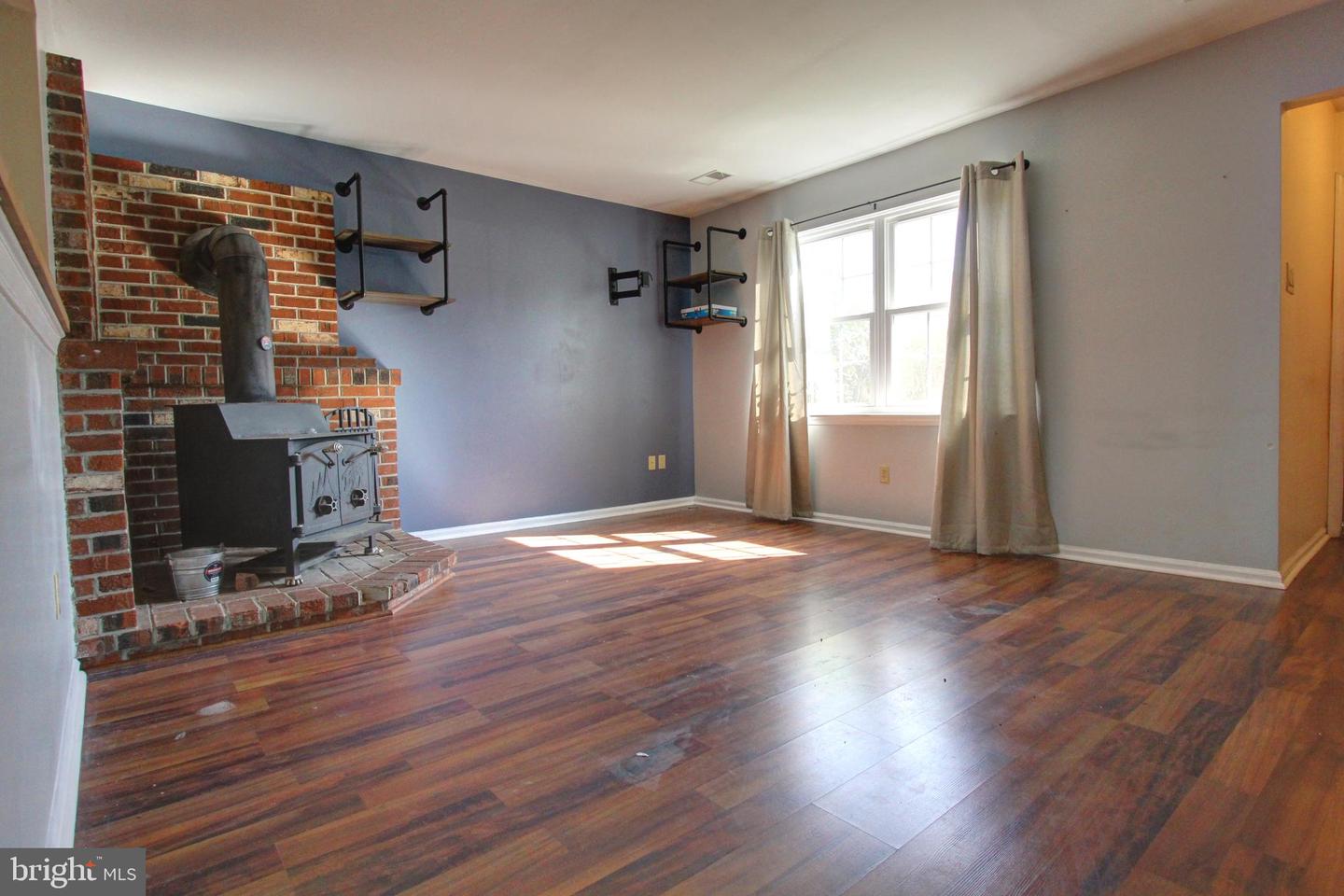 Photo 5 of 21 of 27 Braithwaite Ln multi-family property