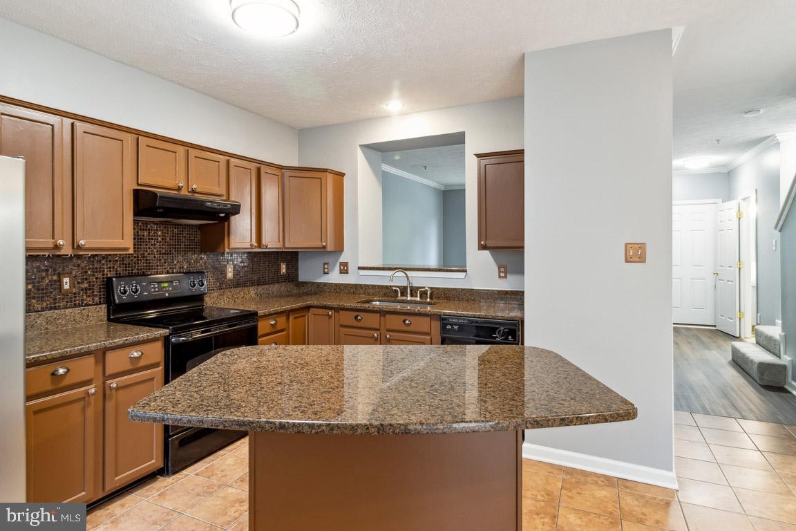 Photo 14 of 37 of 4506 Winter Mill Way townhome
