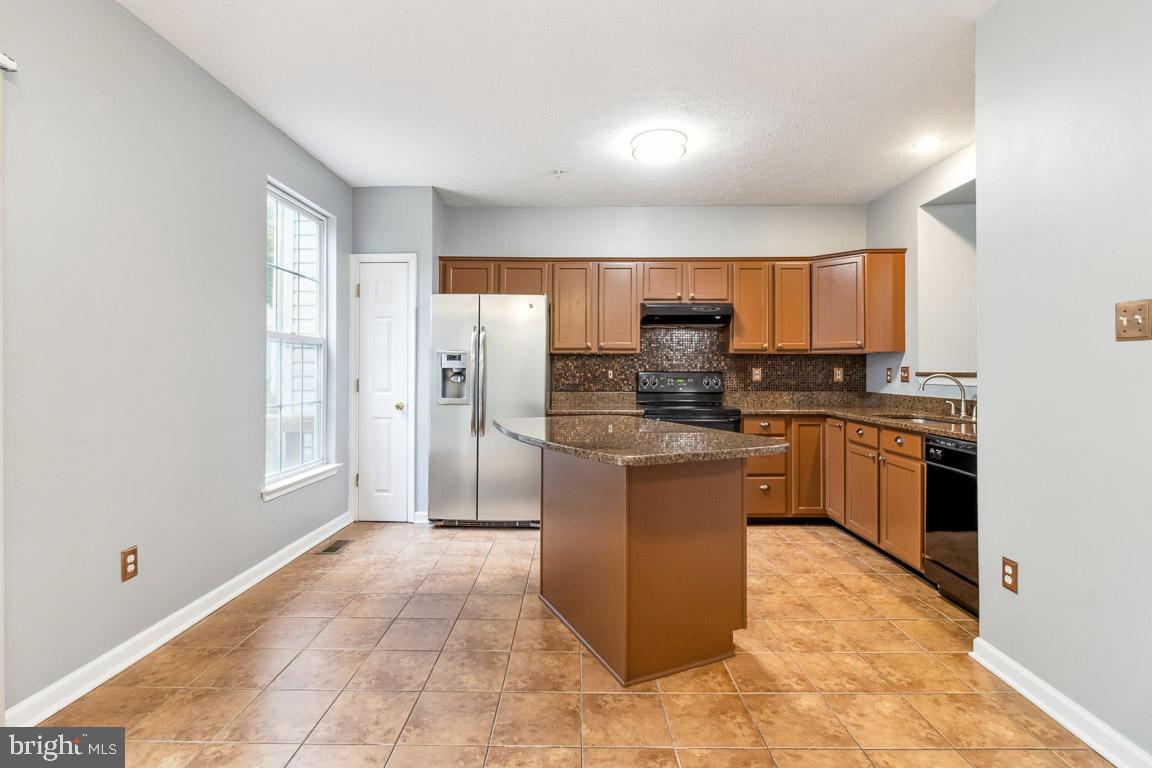 Photo 11 of 37 of 4506 Winter Mill Way townhome