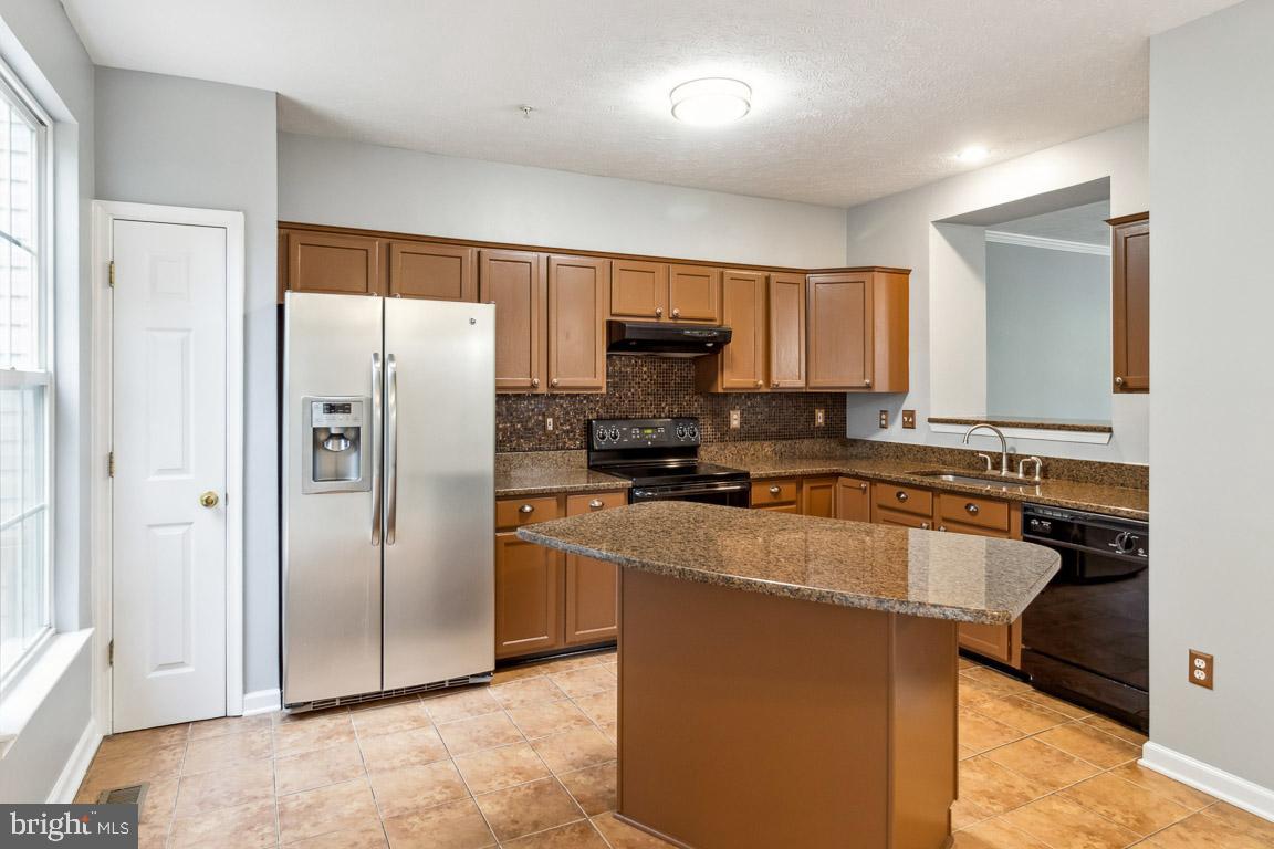 Photo 13 of 37 of 4506 Winter Mill Way townhome