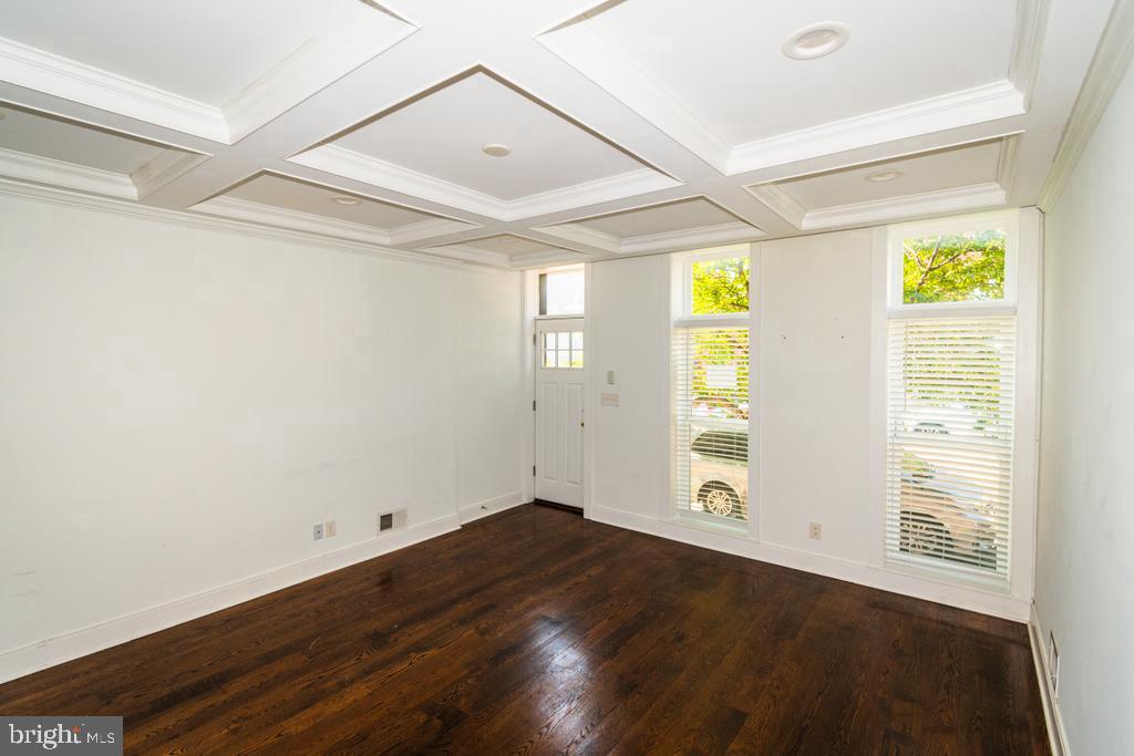 Photo 3 of 27 of 2112 E Fayette St townhome