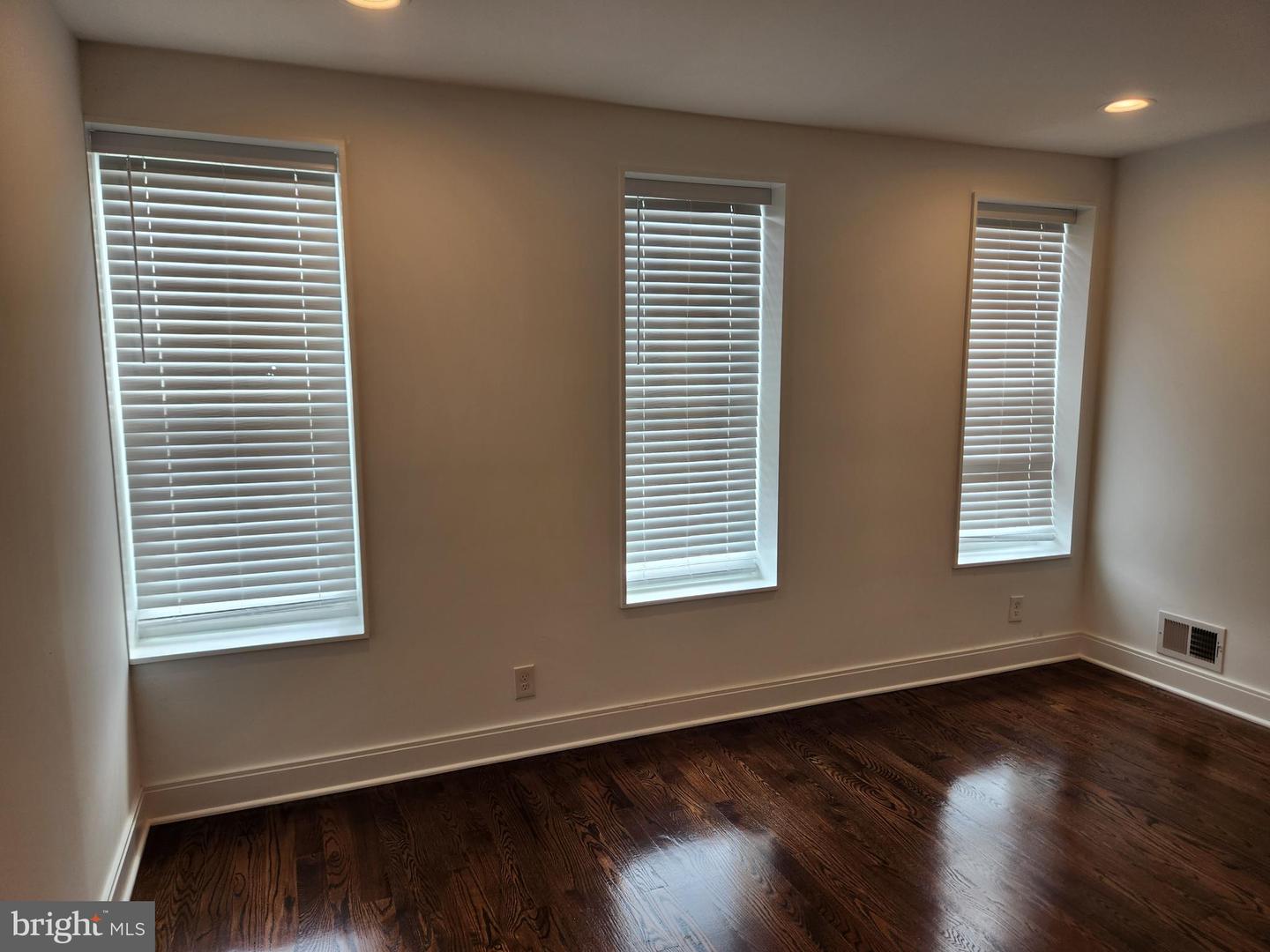 Photo 18 of 27 of 2112 E Fayette St townhome