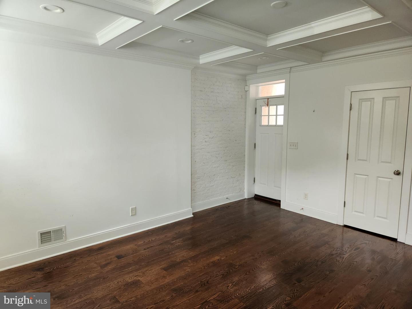 Photo 4 of 27 of 2112 E Fayette St townhome