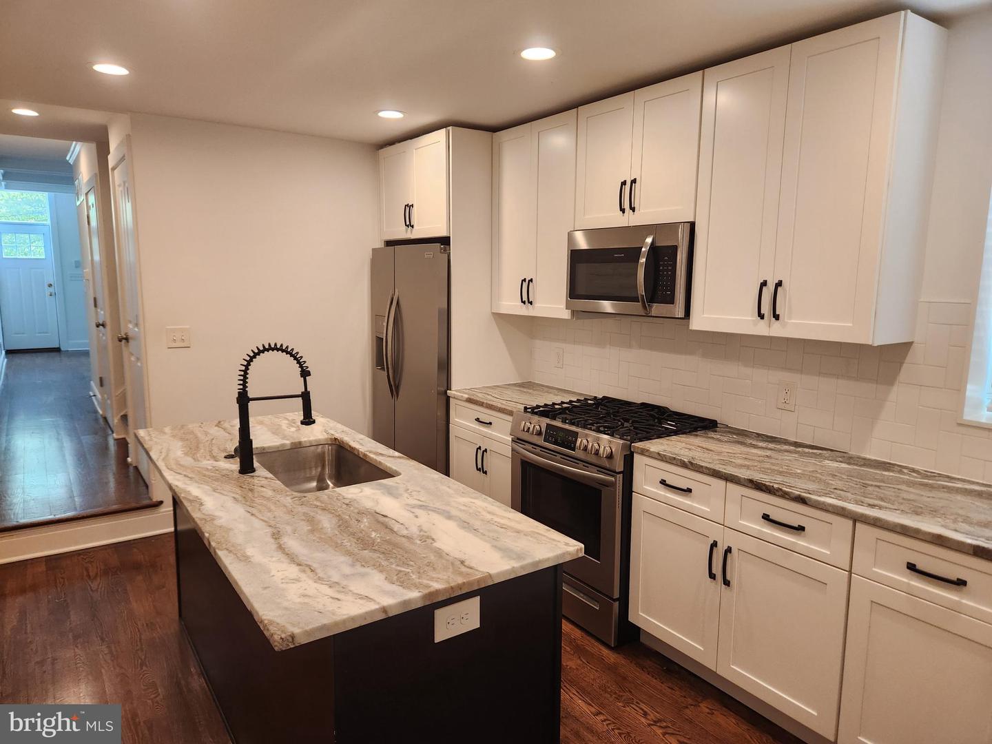 Photo 10 of 27 of 2112 E Fayette St townhome
