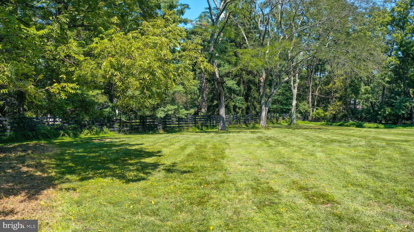 Photo 36 of 44 of 1643 Saucon Valley Rd house