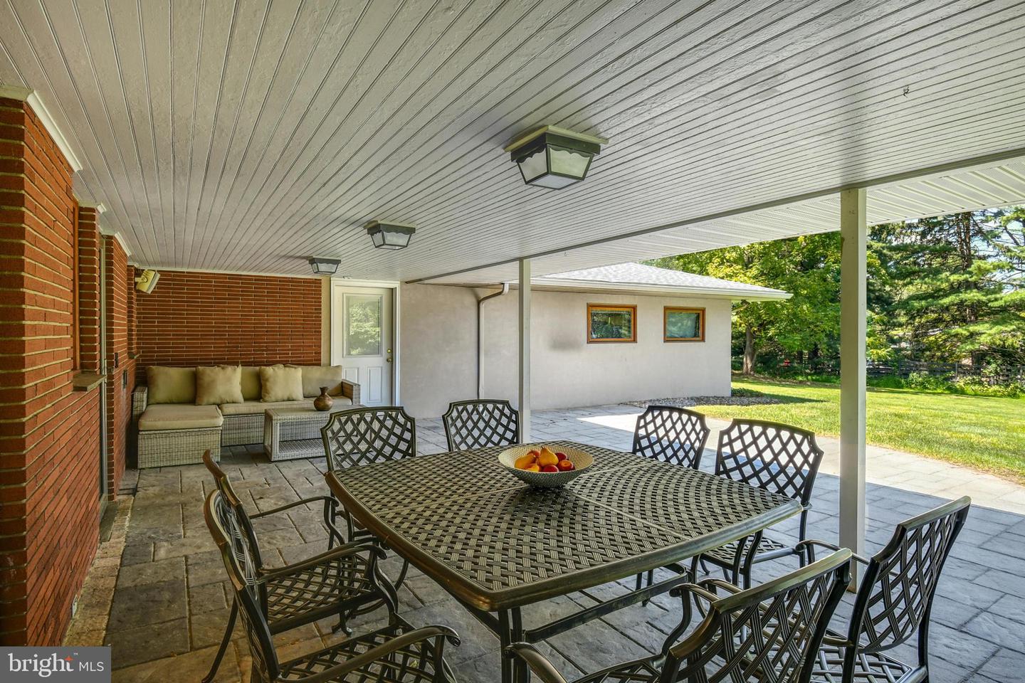 Photo 33 of 44 of 1643 Saucon Valley Rd house