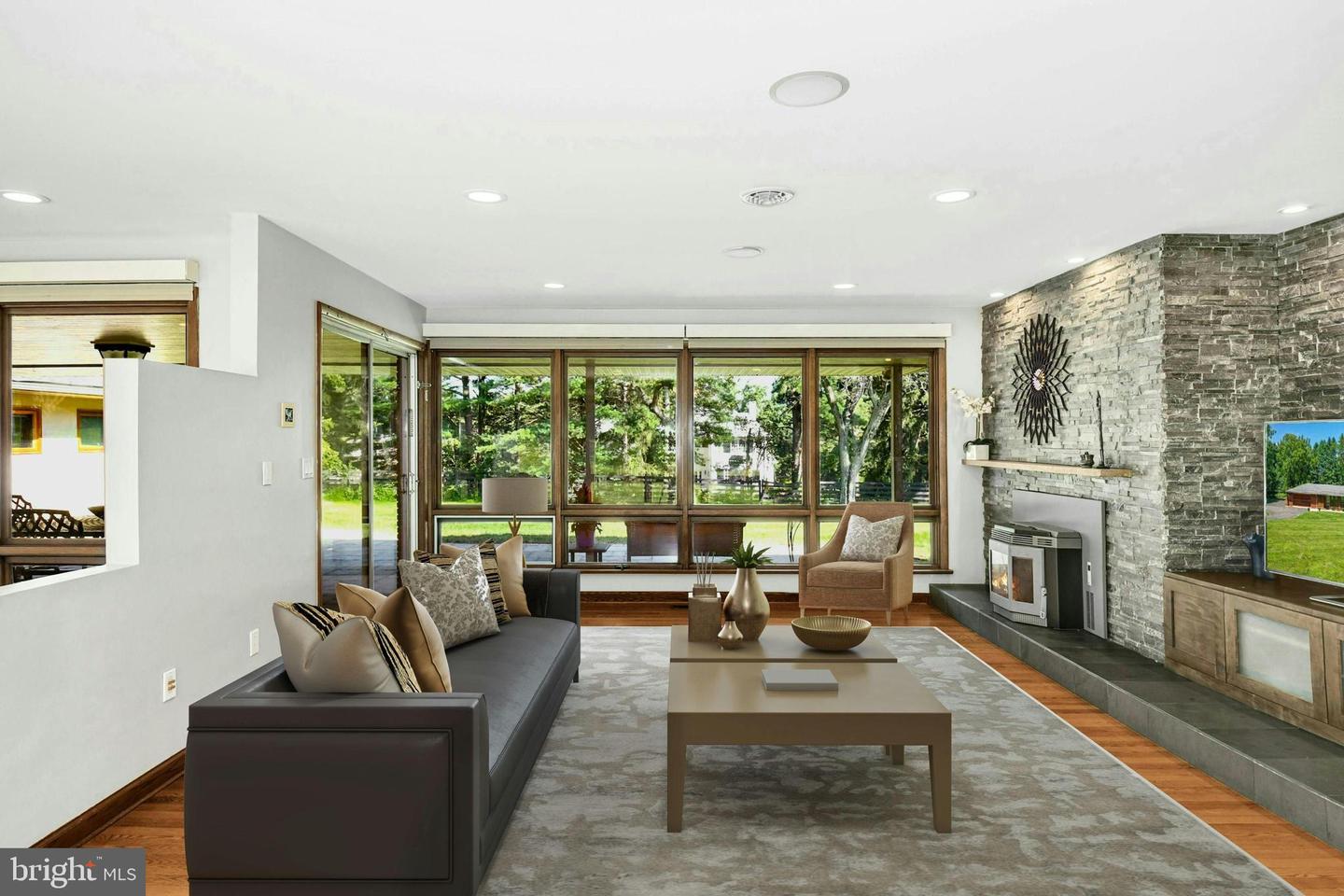 Photo 8 of 44 of 1643 Saucon Valley Rd house