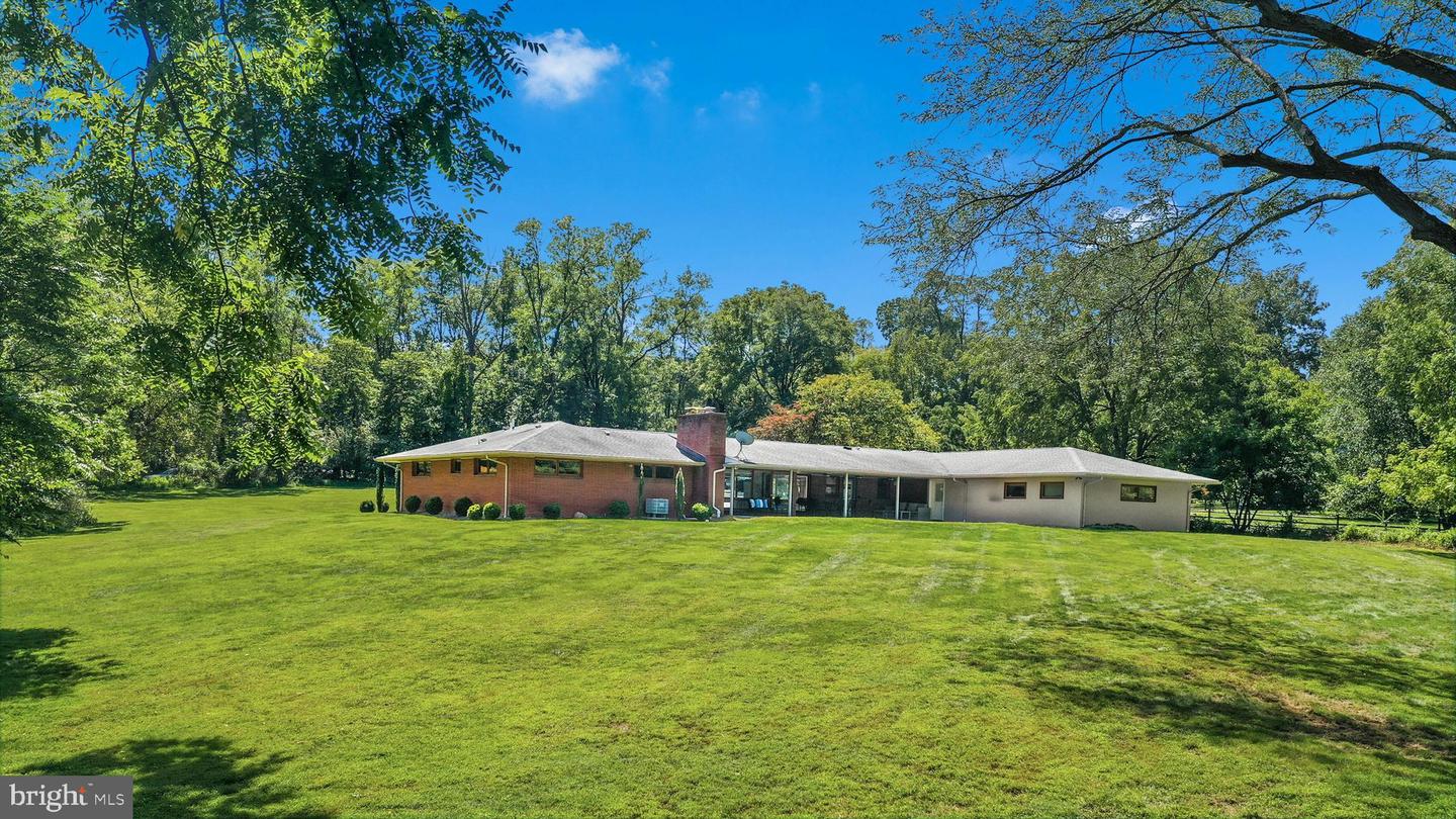 Photo 35 of 44 of 1643 Saucon Valley Rd house