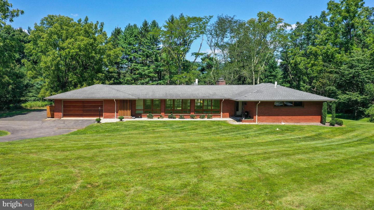 Photo 44 of 44 of 1643 Saucon Valley Rd house