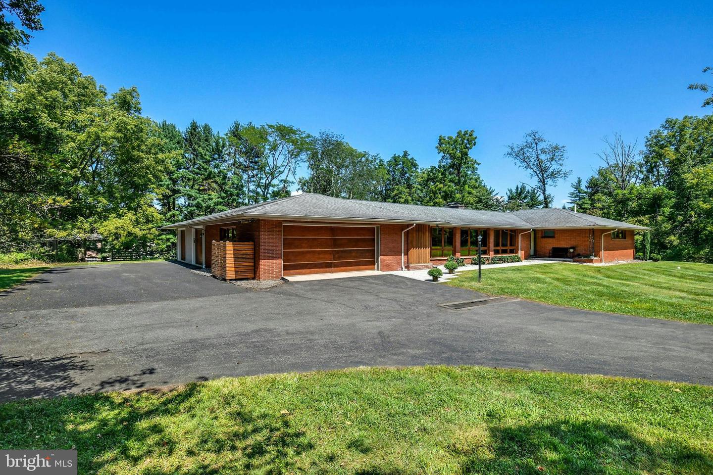 Photo 43 of 44 of 1643 Saucon Valley Rd house