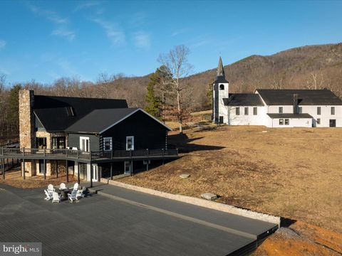 1215 Narrow Path Rd Fort Valley VA 22652