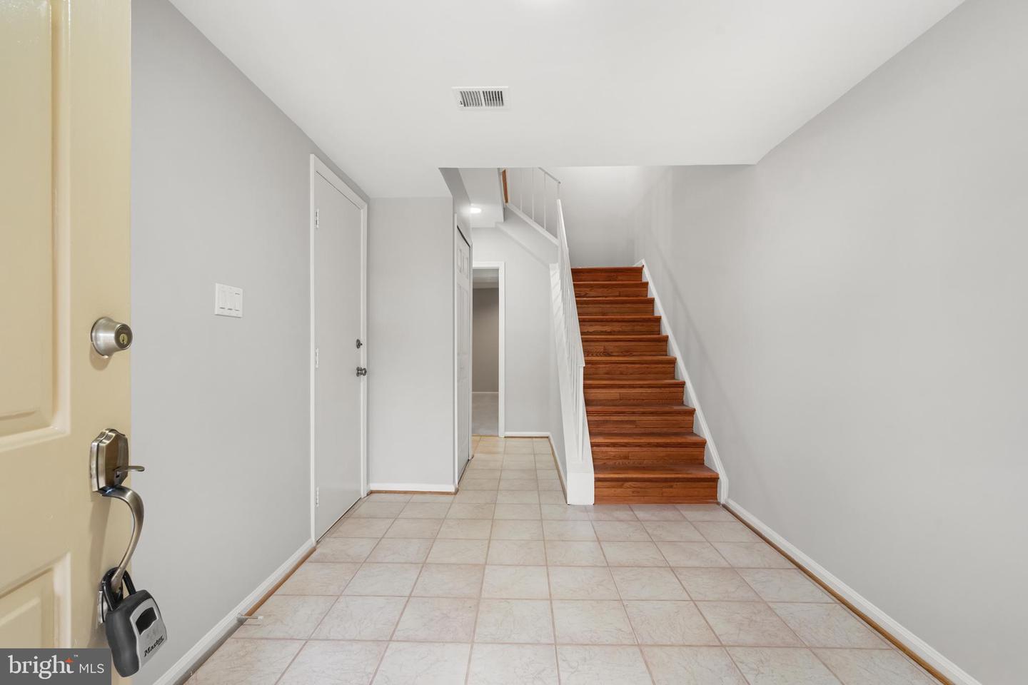 6426 Needle Leaf Drive, North Bethesda, Maryland image 3