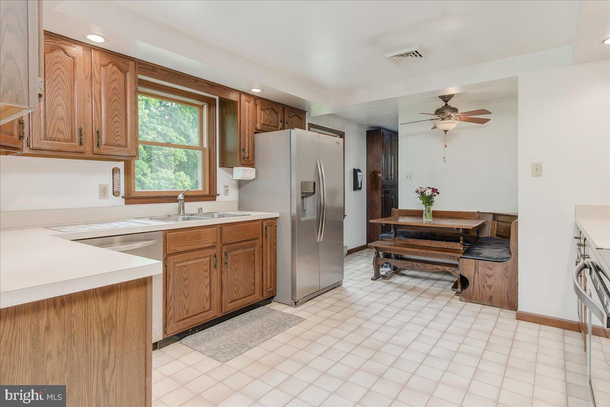 Photo 9 of 40 of 13424 Wolfsville Rd house
