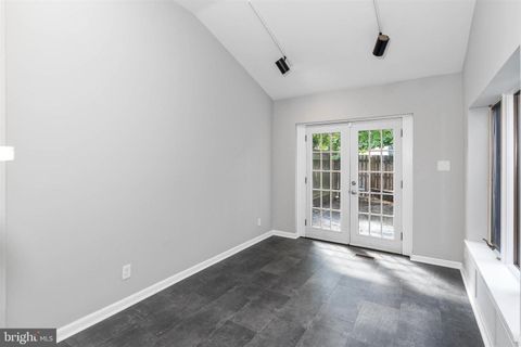 Townhouse in Wilmington DE 1303 Scott STREET 12.jpg