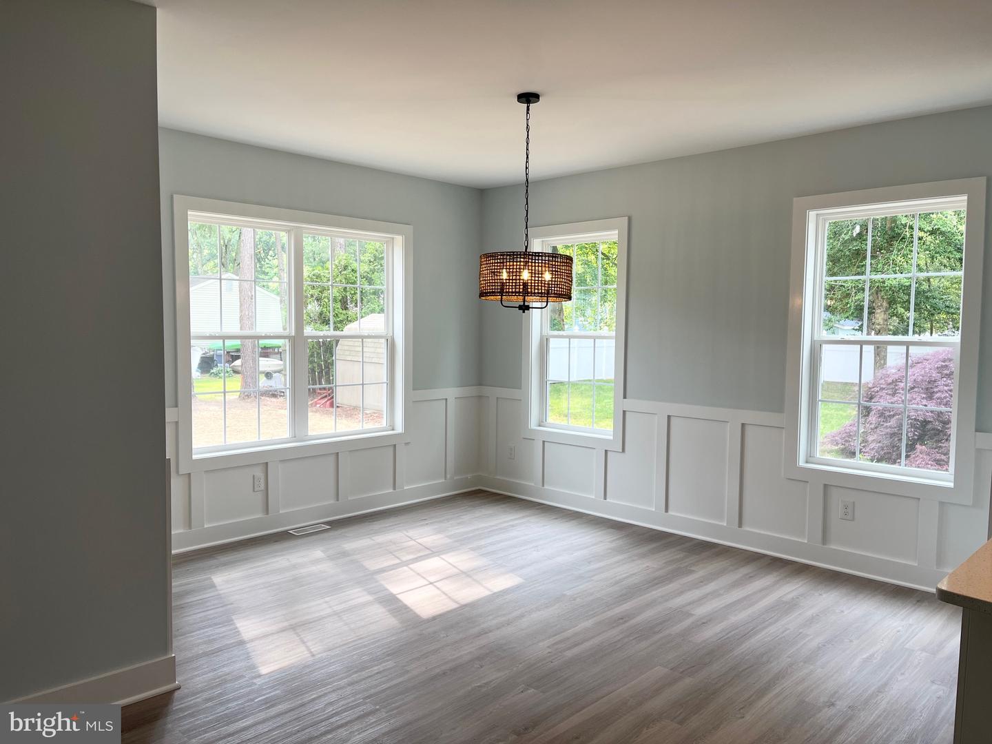 Photo 6 of 21 of 7 Cedarwood Dr house