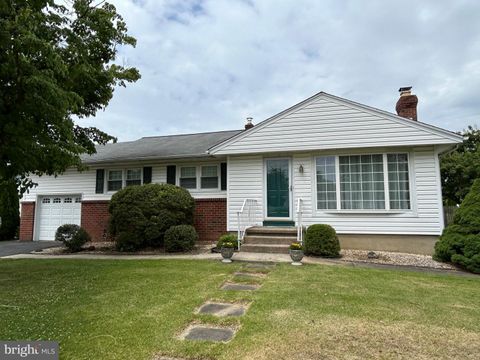 Single Family Residence in Brookhaven PA 200 Edgewood LANE.jpg