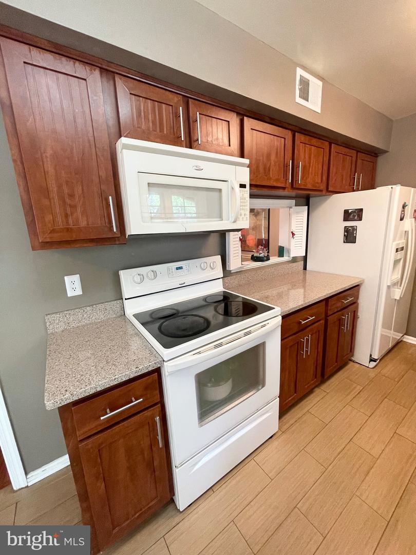 Photo 18 of 53 of 14536 Macbeth Dr townhome