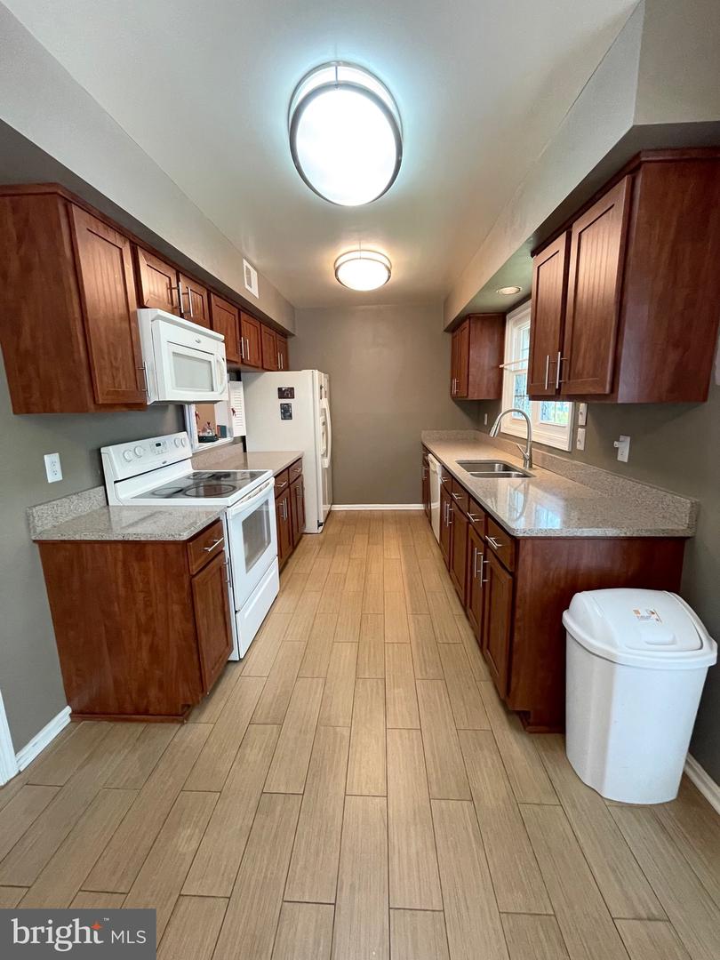 Photo 16 of 53 of 14536 Macbeth Dr townhome