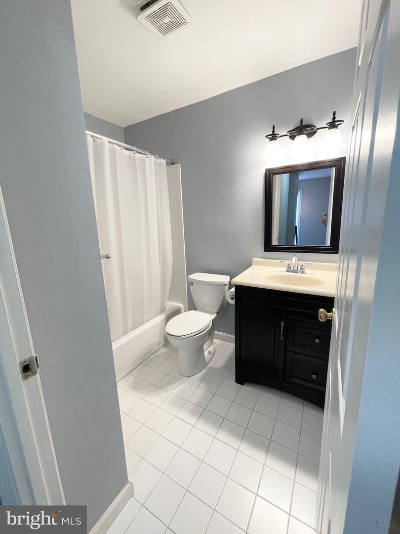 Photo 30 of 53 of 14536 Macbeth Dr townhome